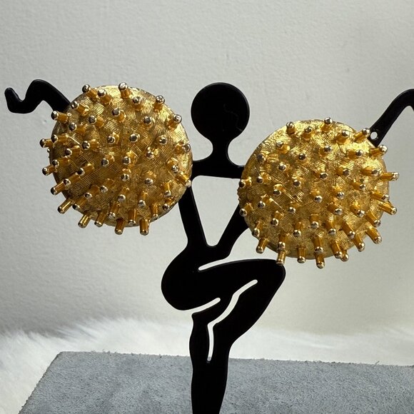 Vintage Modern Abstract Brutalist Clip-on Earrings Gold Tone Signed Hope Chest - Picture 1 of 7
